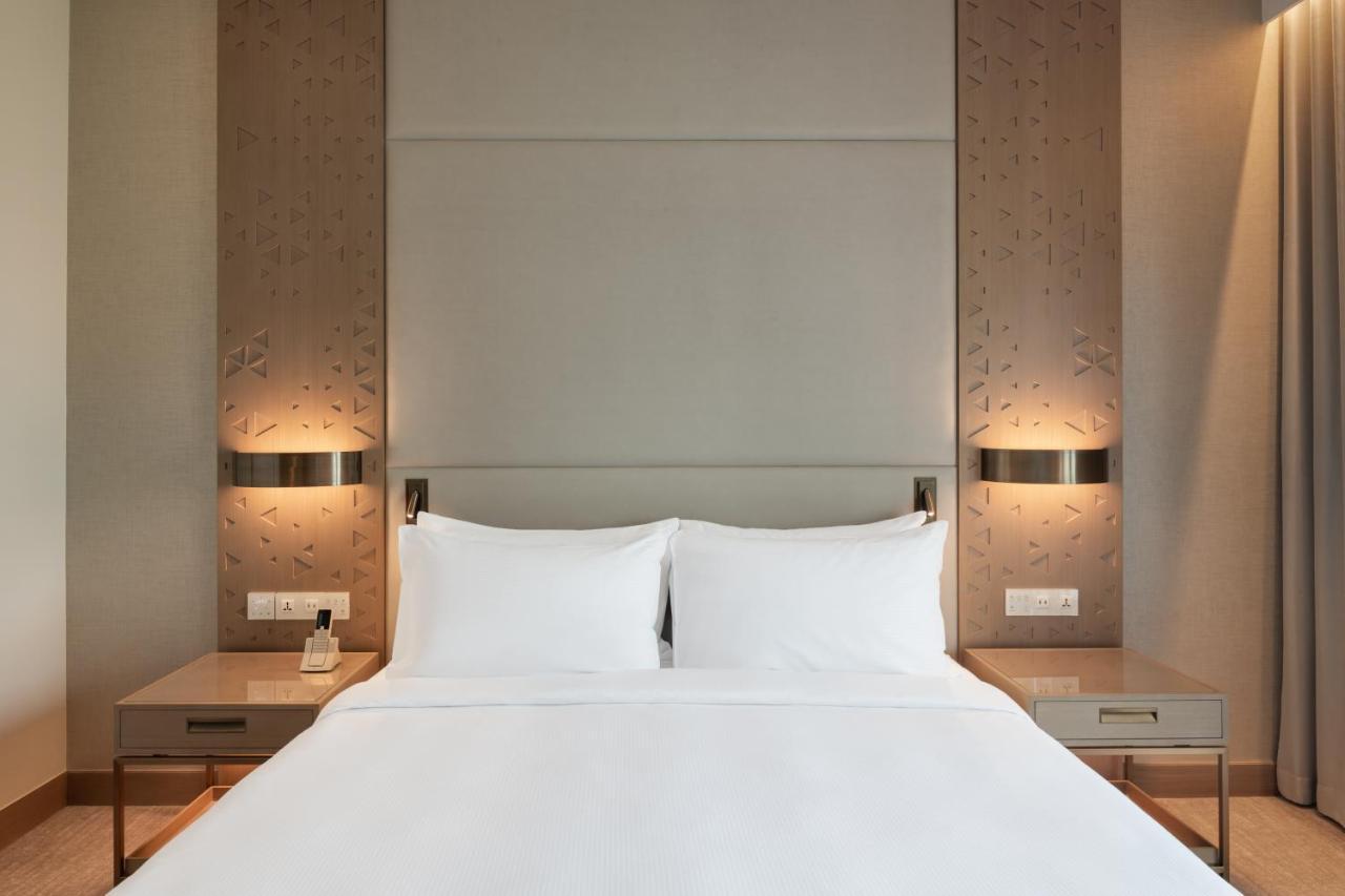 Palace Beach Resort ฟูไจราห์ ภายนอก รูปภาพ A bedroom at the hotel