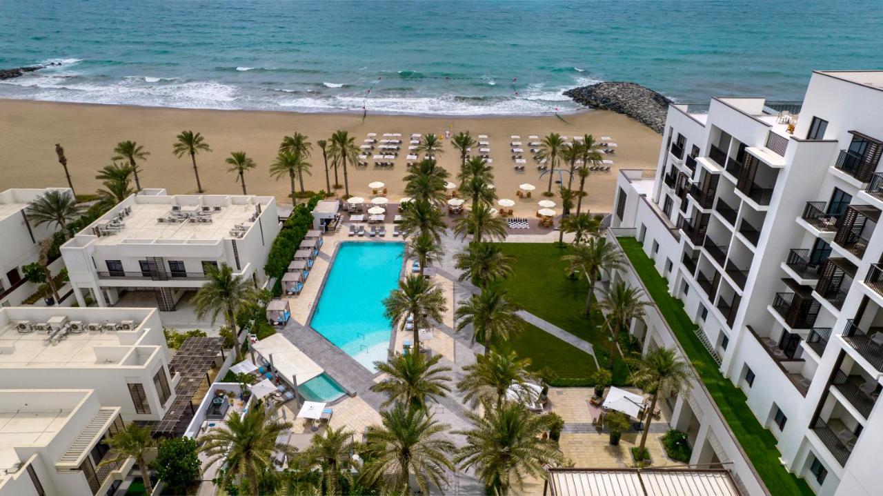 Palace Beach Resort ฟูไจราห์ ภายนอก รูปภาพ Aerial view of the hotel