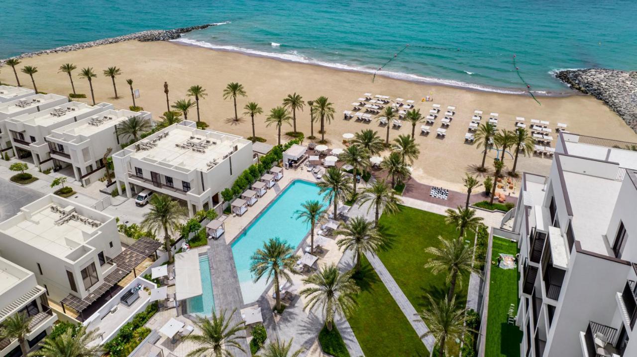 Palace Beach Resort ฟูไจราห์ ภายนอก รูปภาพ Aerial view of the hotel