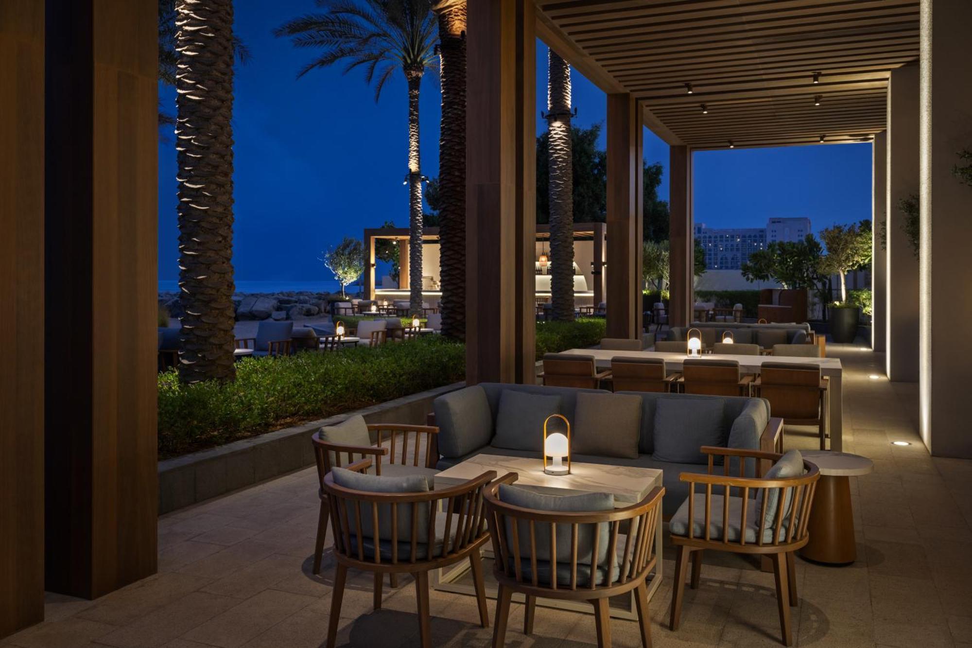 Palace Beach Resort ฟูไจราห์ ภายนอก รูปภาพ The Westin Athens