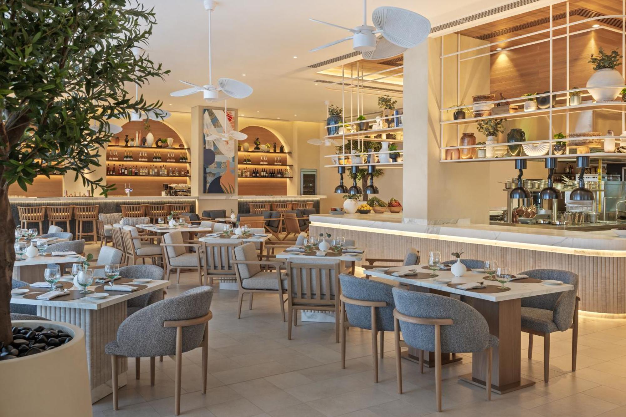 Palace Beach Resort ฟูไจราห์ ภายนอก รูปภาพ Interior of the restaurant